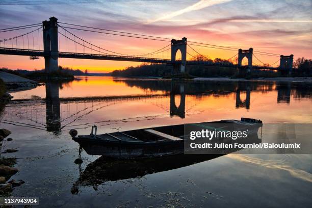 a boat on the loire in langeais, france - punt boat photos et images de collection
