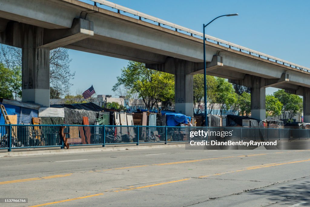 Obdachlosenlager unter dem Bart in Oakland