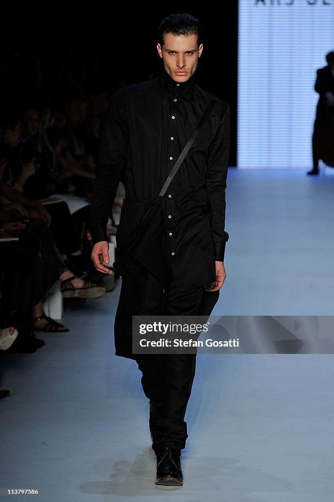 RAFW S/S 2011/12 - New Generation 1 Catwalk