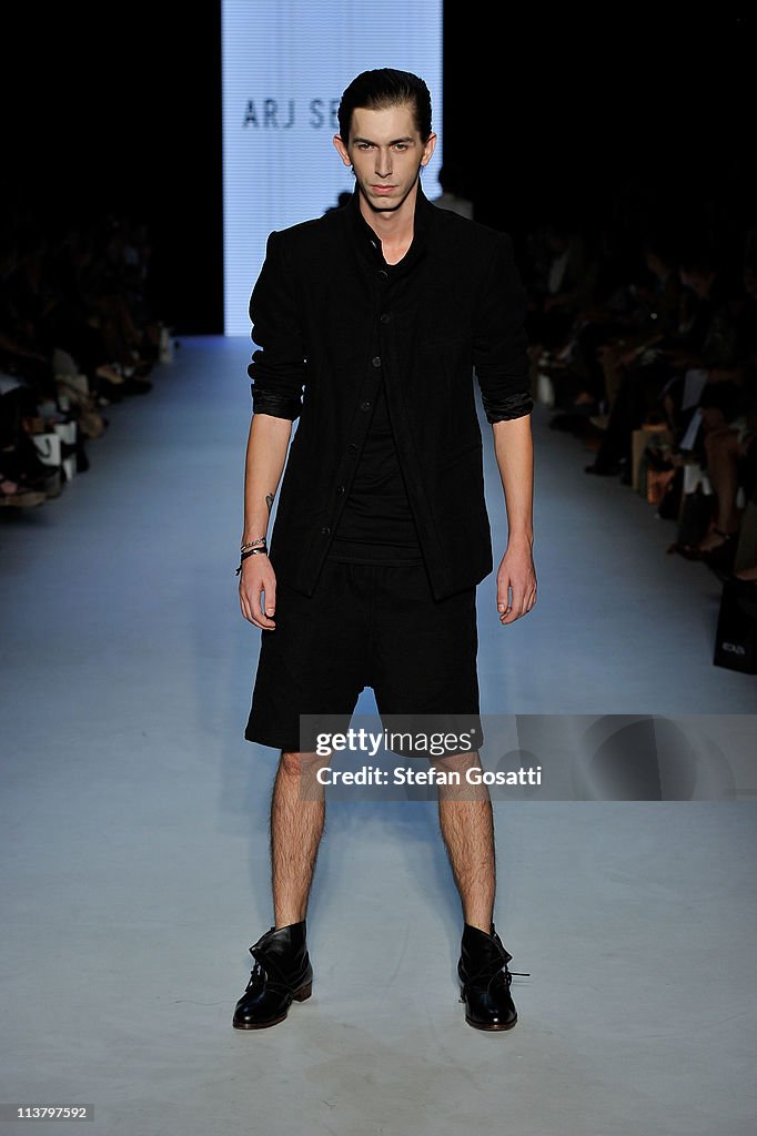 RAFW S/S 2011/12 - New Generation 1 Catwalk