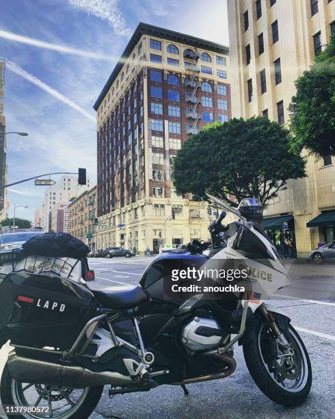 員警摩托車停在洛杉磯市中心, 美國 - los angeles police department 個照片及圖片檔