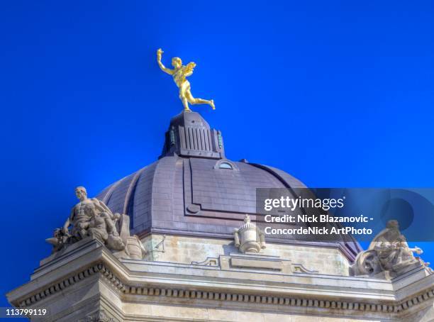 manitoba legislature golden boy and cupola - federal building stock pictures, royalty-free photos & images