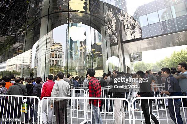 People queue to buy iPad 2 at an Apple store on May 6, 2011 in Shanghai, China. Apple's iPad 2, the second-generation of its tablet computer product,...