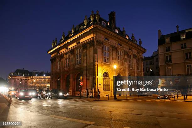 institut de france - barrio saint germain des prés fotografías e imágenes de stock