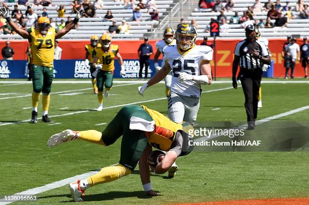 Trevor Knight of the Arizona Hotshots dives for a rushing touchdown against the San Diego Fleet during the first half of the Alliance of American...