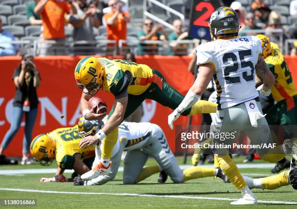 Trevor Knight of the Arizona Hotshots dives for a rushing touchdown against the San Diego Fleet during the first half of the Alliance of American...