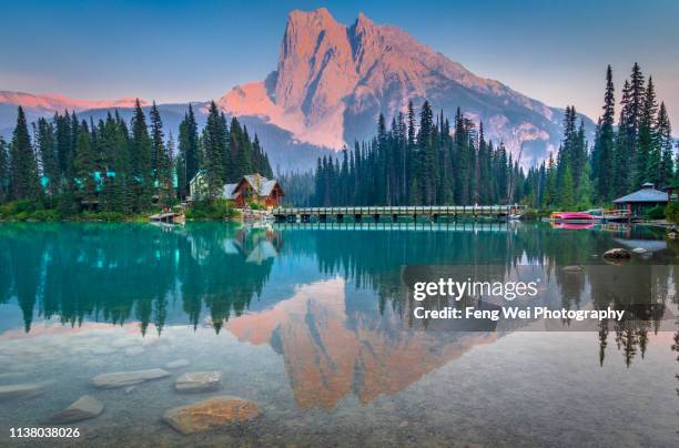 sunset @ mount burgess and emerald lake, yoho national park, british columbia, canada - ヨーホー国立公園 ストックフォトと画像