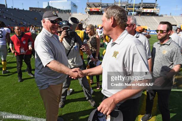 Head coach Mike Martz of the San Diego Fleet shakes hands with head coach Rick Neuheisel of the Arizona Hotshots after the Alliance of American...