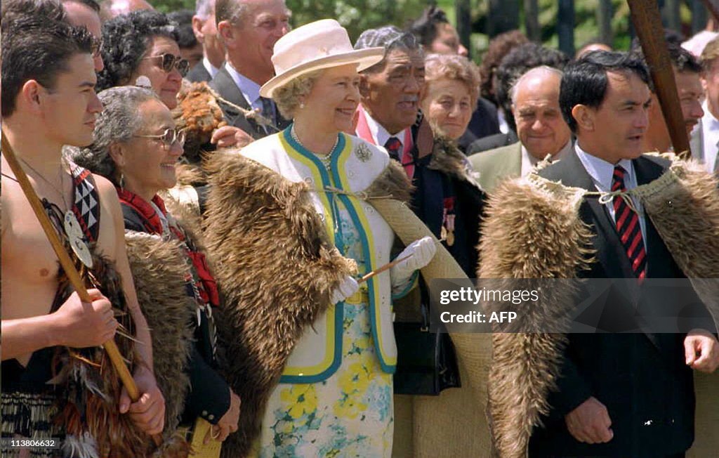 Queen Elizabeth II (C), wearing a tradit