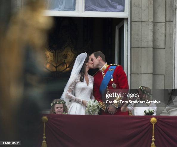 Royal Couple Kiss Royal Couple Kiss