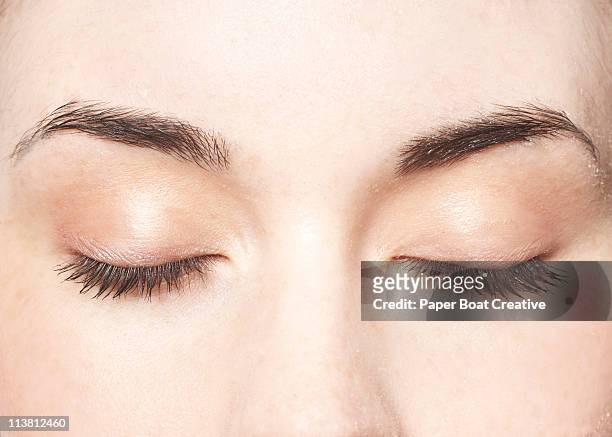 young lady with her eyes closed, close up - eyelash photos et images de collection