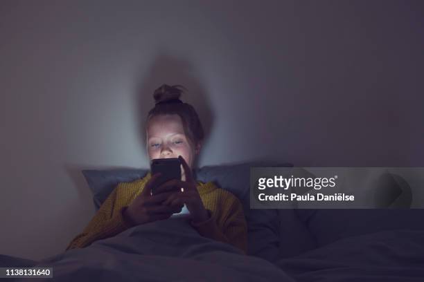 phone girl - verslaving stockfoto's en -beelden