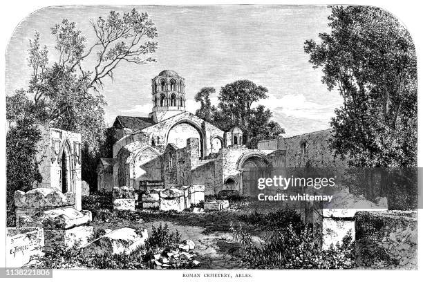 De Alyscamps Romeinse Begraafplaats In Arles Zuidfrankrijk, Stockfoto