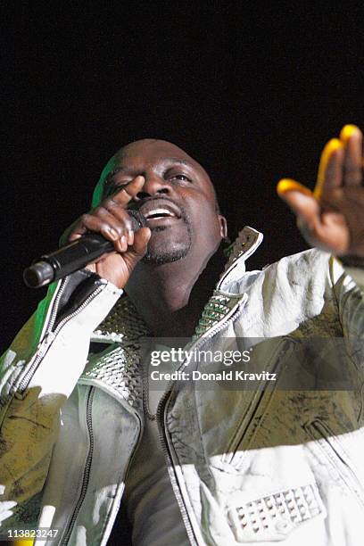 Akon Rapper Concert 174 Usher Akon In Concert Stock Photos, High-Res Pictures, and Images ...