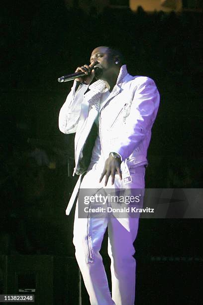 Akon Rapper Concert 174 Usher Akon In Concert Stock Photos, High-Res Pictures, and Images ...