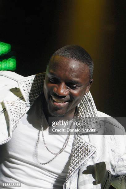 Akon Rapper Concert 174 Usher Akon In Concert Stock Photos, High-Res Pictures, and Images ...
