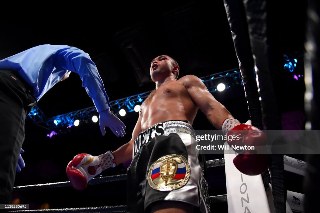 Lamont Peterson v Sergey Lipinets