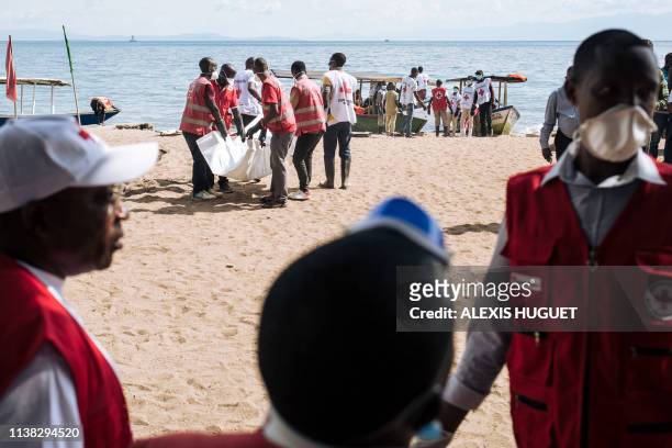 Red Cross volunteers from Goma and Gisenyi intervene on the municipal beach of Gisenyi, northeast Rwanda on April 20 and load the bodies of people...