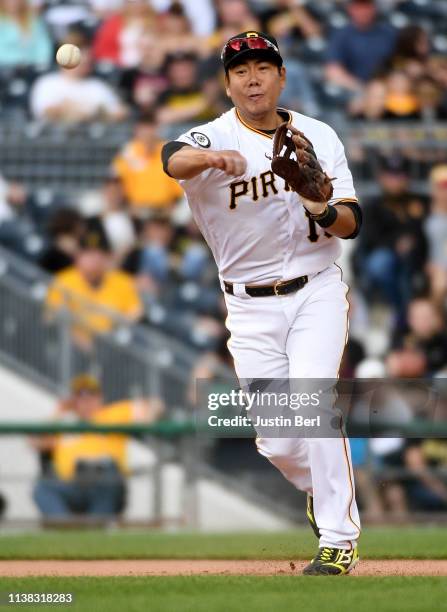 Jung Ho Kang of the Pittsburgh Pirates throws to first base to force out Evan Longoria of the San Francisco Giants in the fourth inning during the...