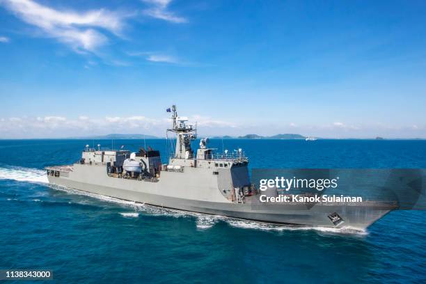 battleship - militair schip stockfoto's en -beelden