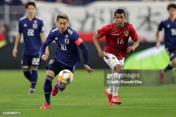 Shinji Kagawa of Japan in action during the international friendly match between Japan and Bolivia at Noevir Stadium Kobe on March 26, 2019 in Kobe,...