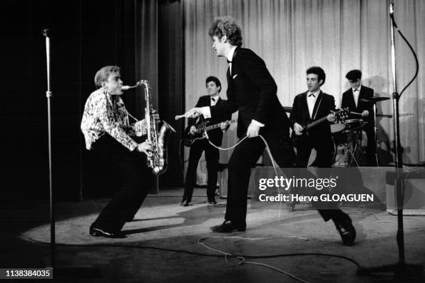 Concert du chanteur français Eddy Mitchell avec son groupe les Chaussettes noires, en 1961.