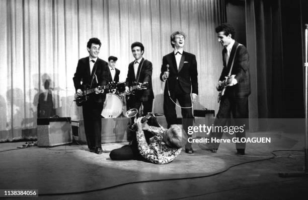 Concert du chanteur français Eddy Mitchell avec son groupe les Chaussettes noires, en 1961.