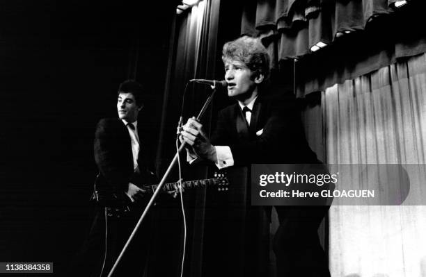 Concert du chanteur français Eddy Mitchell avec son groupe les Chaussettes noires, en 1961.