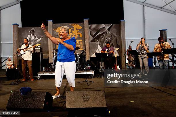 Wanda Rous 54 Wanda Rouzan Stock Photos, High-Res Pictures, and Images - Getty Images
