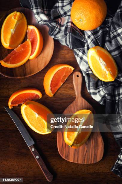 sliced oranges on wooden table - ネーブルオレンジ ストックフォトと画像