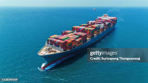 aerial view container ship full load container delivering on the blue sea for logistics, import export, shipping or transportation. - container ship 個照片及圖片檔