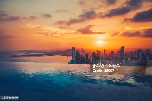 panama city skyline at sunset - panamá imagens e fotografias de stock