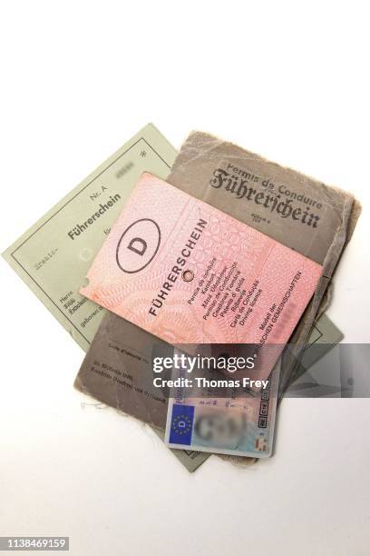 old and new driver's license, various still valid german driver's licenses, germany - driving license stock-fotos und bilder