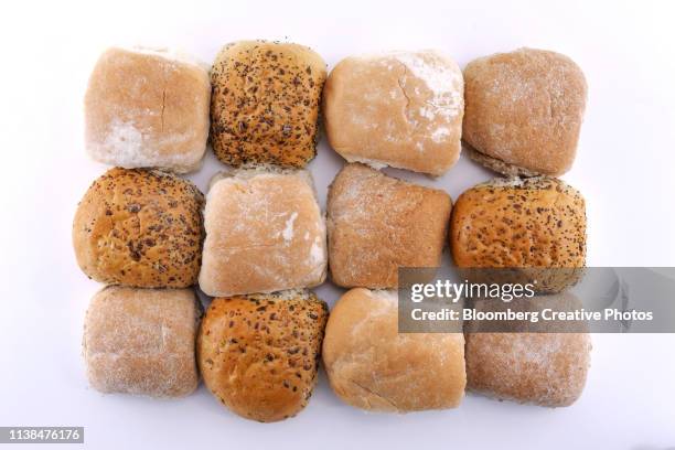 a selection of bread rolls - pão de leite imagens e fotografias de stock