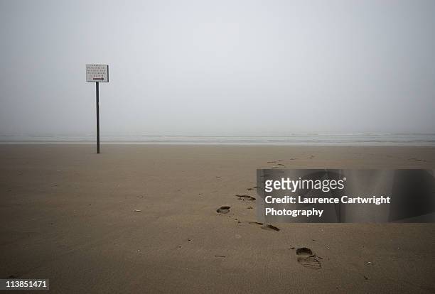 footsteps in the sand at leffrinckoucke - dunkerque stock-fotos und bilder