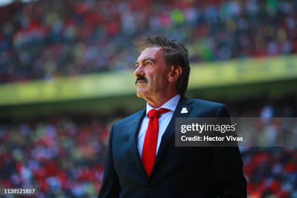 Ricardo La Volpe, Head Coach of Toluca looks on during the 15th round match between Toluca and America as part of the Torneo Clausura 2019 Liga MX at...