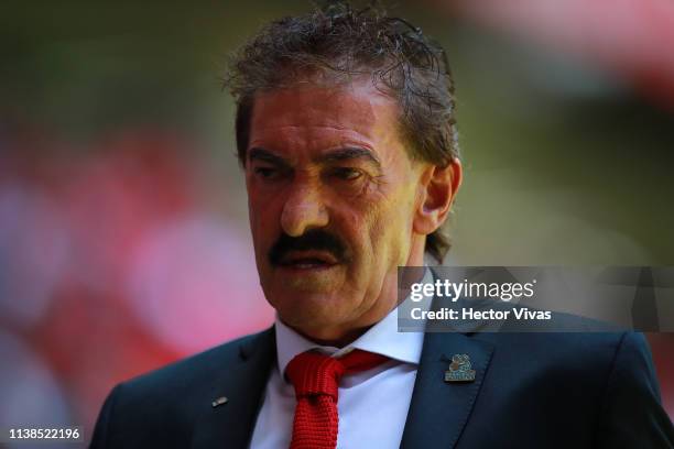 Ricardo La Volpe, Head Coach of Toluca looks on during the 15th round match between Toluca and America as part of the Torneo Clausura 2019 Liga MX at...