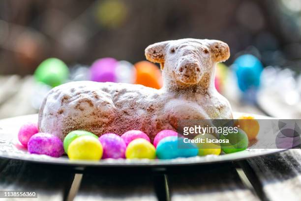easter lamb with glittering easter eggs - osterlamm stock pictures, royalty-free photos & images