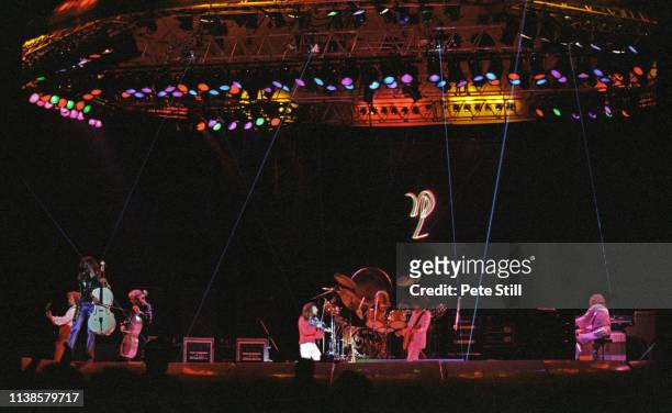 Kelly Groucutt, Hugh McDowell, Melvin Gale, Mik Kaminski, Bev Bevan, Jeff Lynne and Richard Tandy of The Electric Light Orchestra perform on stage at...