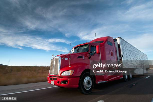 truck on highway. - semi truck stockfoto's en -beelden