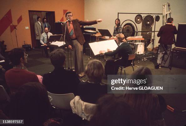 Le compositeur français Michel Decoust lors d'une intervention à