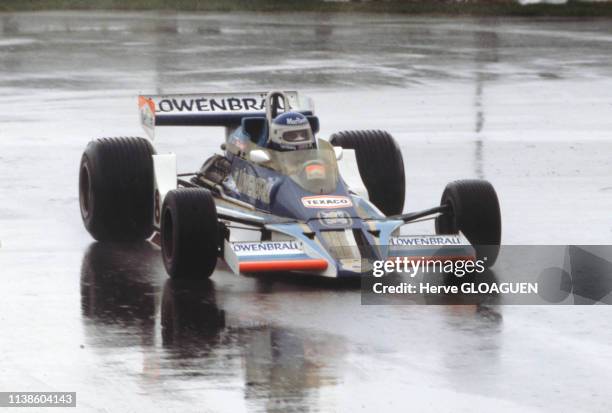 Le pilote français Patrick Tambay au volant d'une voiture de formule 1 "Löwenbräu Team McLaren" lors du Grand Prix du Canada, le 8 octobre 1978, à...