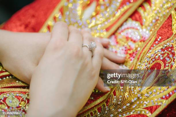 beautiful bride in chinese traditional wedding dress - chinese wedding dress stock pictures, royalty-free photos & images