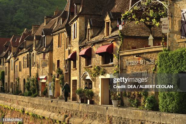 Houses and restaurants along the Dordogne River, La Roque-Gageac, New Aquitaine, France.
