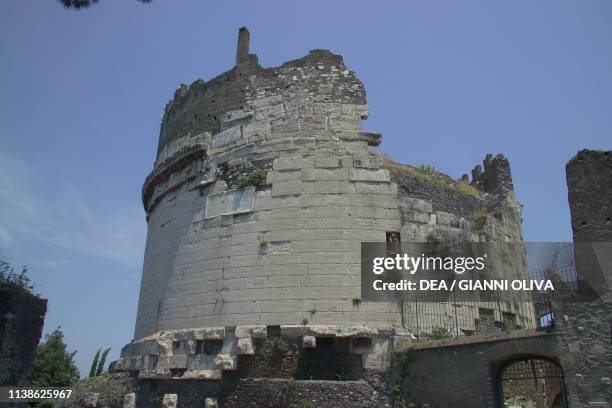 Metella 60 Tomb Of Caecilia Metella Stock Photos, High-Res Pictures, and Images ...