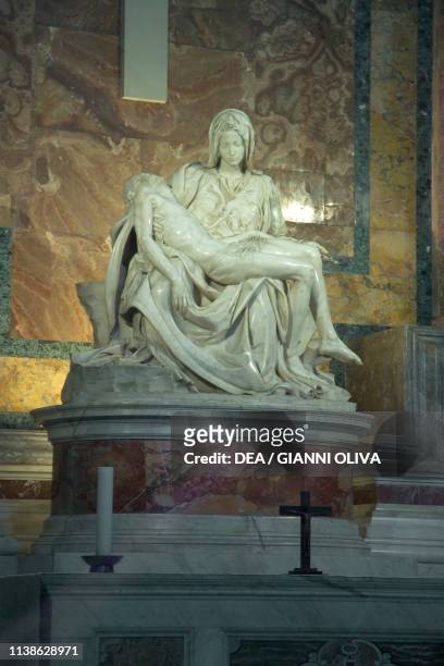 Pieta marble sculpture by Michelangelo Buonarroti, St Peter's Basilica, Rome, Rome , Vatican City State, 15th century.