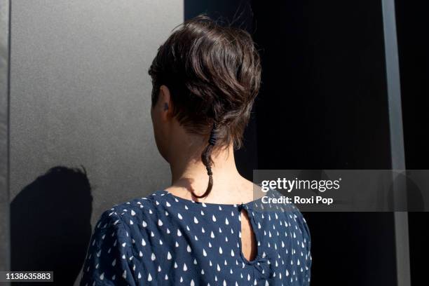 the back of a woman with short hair. - showus hair stock pictures, royalty-free photos & images