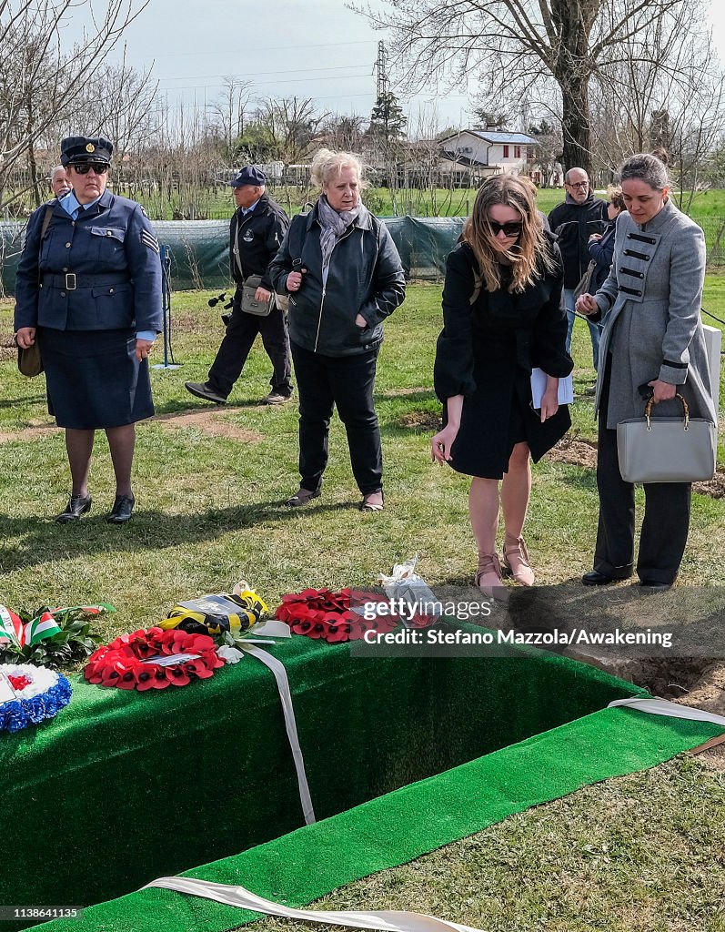 Spitfire Pilot Receives Funeral 74 Years After Plane Downed Over Italy