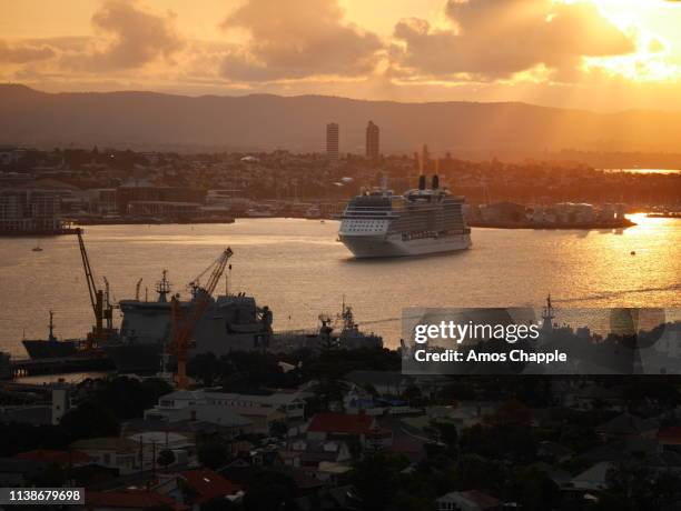 a cruise ships departs auckland. - amos chapple stock pictures, royalty-free photos & images