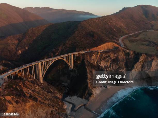 ビッグ・サー・海岸線のビクスビークリーク橋、カリフォルニア、アメリカ合衆国 - ビクスビークリーク ストックフォトと画像